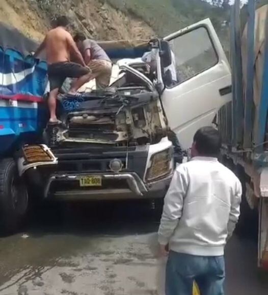 Maleantes redujeron al conductor y se lo llevaron en la cabina, pero al no tener la pericia para conducir el pesado vehículo no llegaron muy lejos.