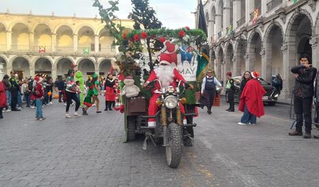 Se vive la Navidad con pasacalle colorido en Centro Histórico de Arequipa (GALERÍA Y VIDEO)