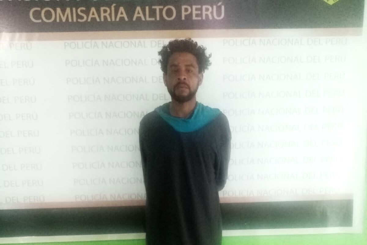 Extranjero es acusado de arrebatarle un celular y 250 soles a un poblador con el apoyo de un cómplice, quien logró escapar.