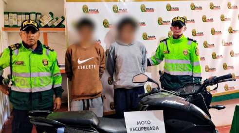 Policía interviene a dos jóvenes por presunta receptación de motocicleta robada en Chinchao, Huánuco