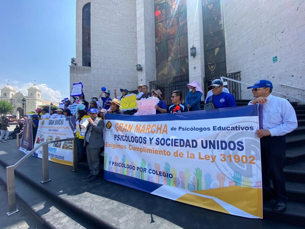 Profesionales piden se cumpla la ley N° 31902, que declara de necesidad de contratar, por lo menos, un psicólogo en cada institución educativa. (Foto: Omar Cruz)