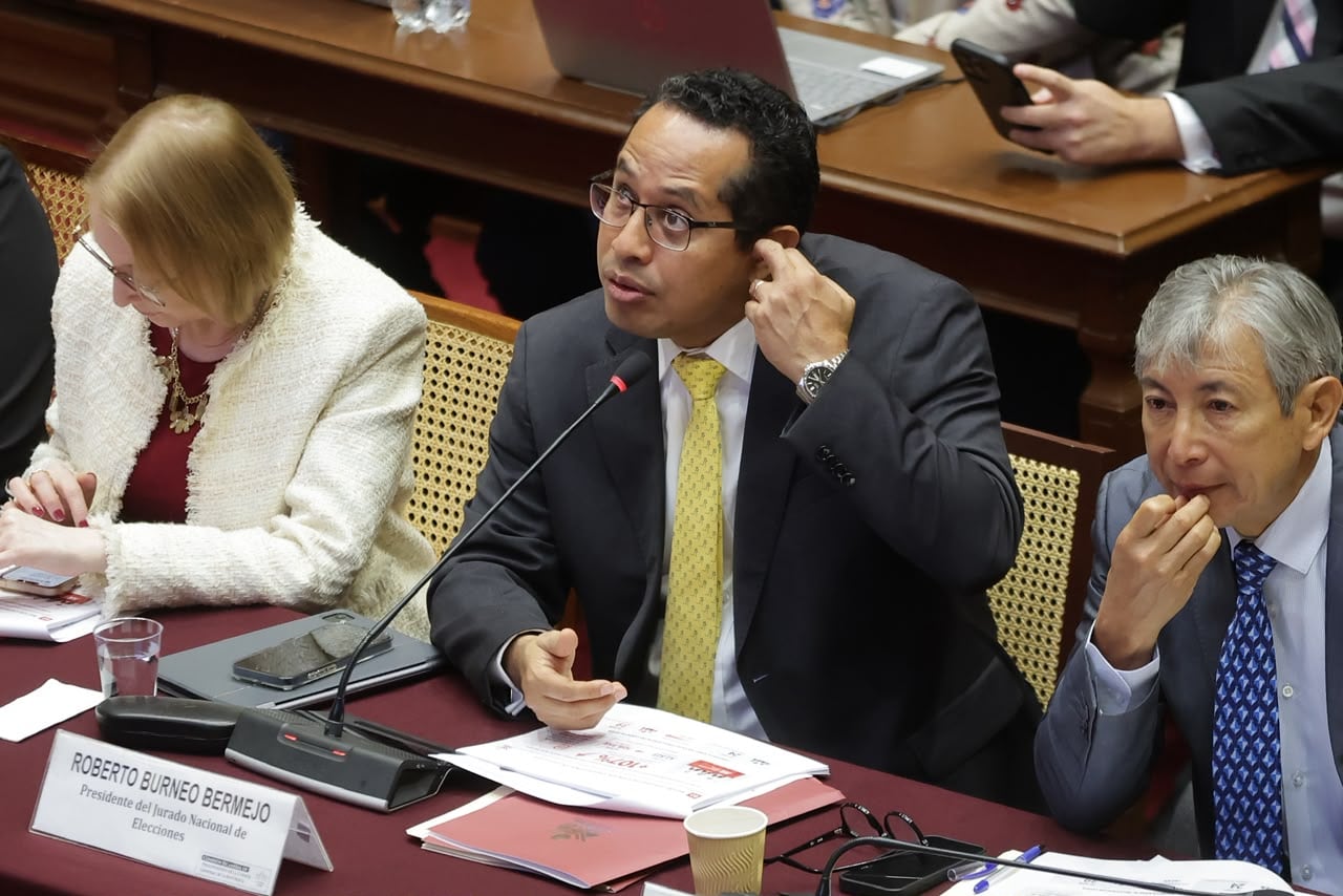 A pocos días de las elecciones municipales del 4 de octubre, el presidente del JNE, Roberto Burneo, evitó adelantar una posición sobre el caso y aseguró que la decisión será adoptada por el Pleno. (Foto: GEC)