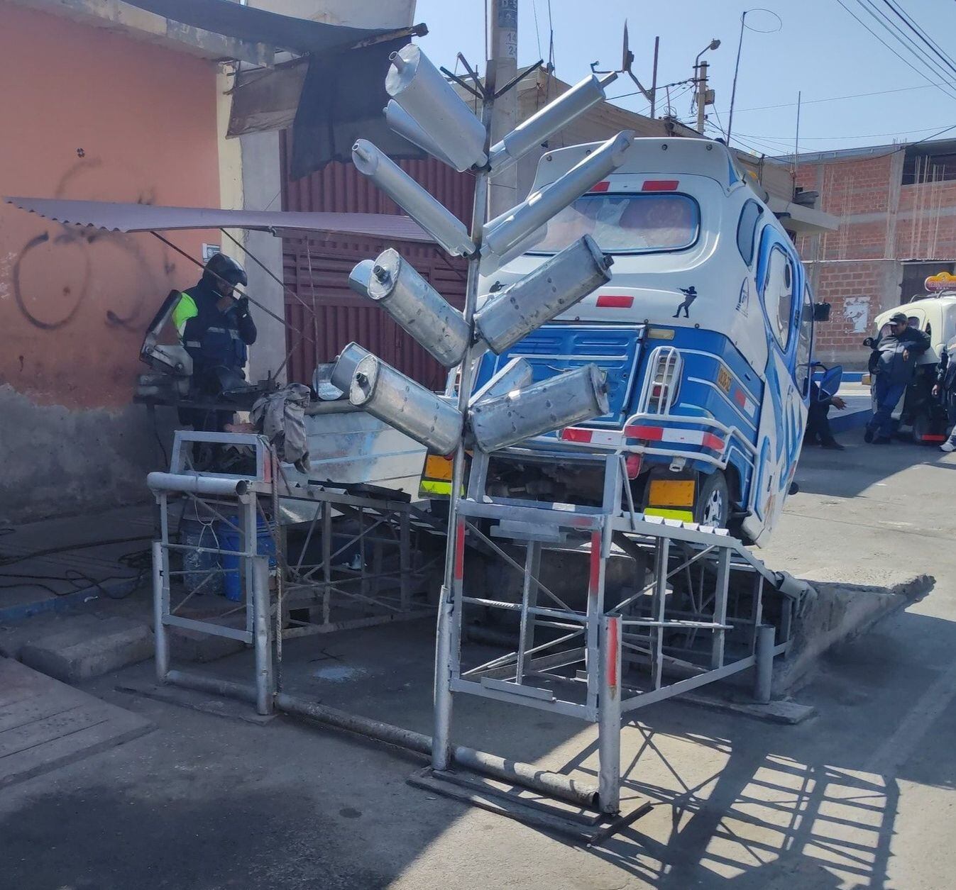 En el lado derecho puede notarse la línea que marca la mitad de la pista. (Foto: Difusión)