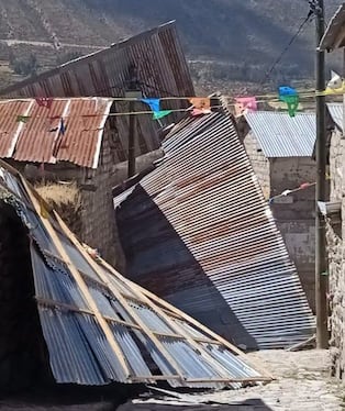 Fuertes vientos desprenden las calaminas en Pampamarca, La Unión (Foto: Radio Cotahuasi)