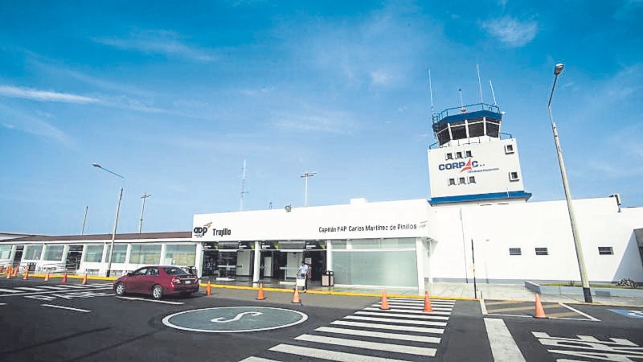 Además, se cuestiona que supuestamente no se cuente con el adecuado equipamiento tecnológico.