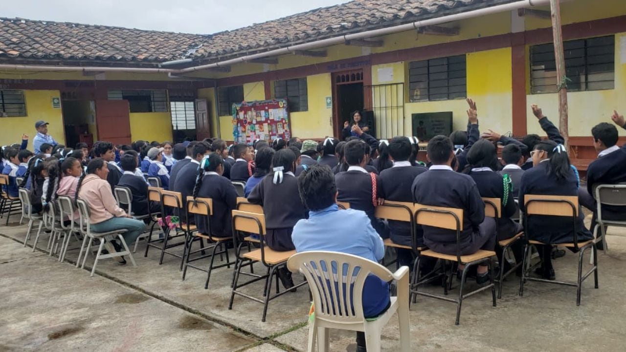 Participaron estudiantes de secundaria de la I.E.E. Túpac Amaru II de Santiago de Challas.