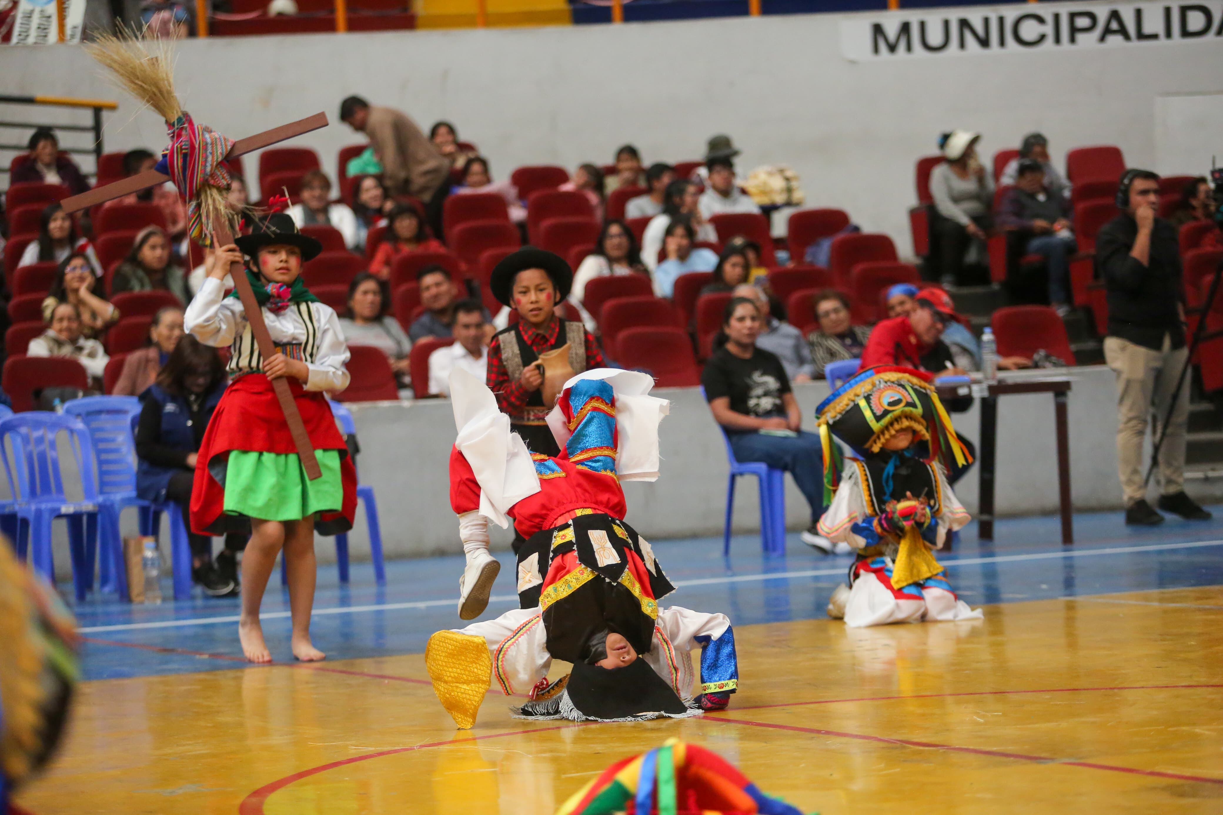 Estudiantes de gran talentos presentaron sus danzas. FOTO: Leonardo Cuito.