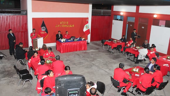 Ceremonia reunió a voluntarios, comandantes y persona que apoya a la institución bomberil. (Foto: Difusión)