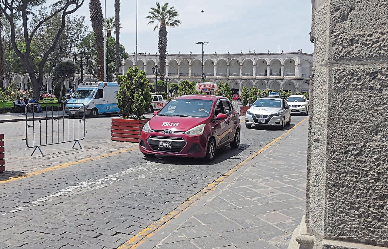 Taxistas piden fiscalizar alza de todos los combustibles en Arequipa