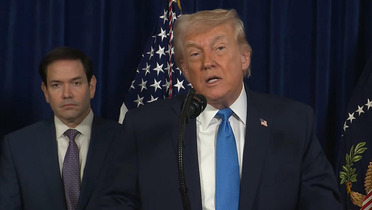 Captura de video tomada de una transmisión de la Casa Blanca. El presidente de Estados Unidos, Donald Trump, junto al secretario de Estado Marco Rubio, desde Palm Beach. (EFE/ La Casa Blanca)