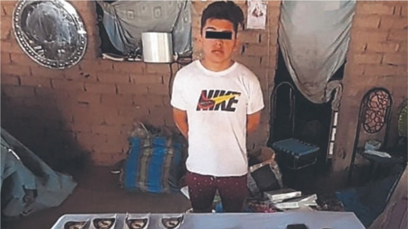 Policía lo detuvo tras denuncia de agraviado, quien aseguró que banda criminal le exigía S/ 10 mil para no atentar contra su vida ni la de su familia. Agentes incautaron stickers extorsivos.