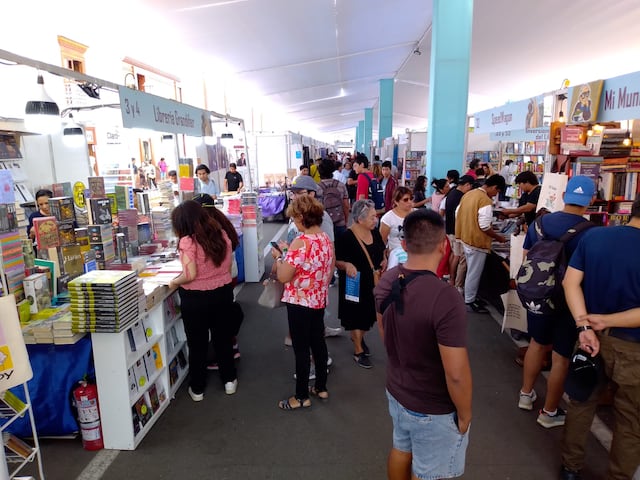 Libros de diversos escritores se encuentran en la II Feria Internacional del Libro de La Libertad.
