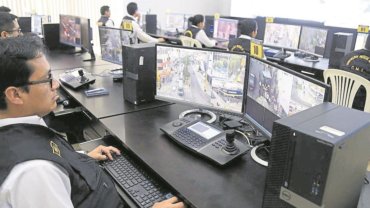 El excongresista liberteño sostiene que prevenir y disuadir el delito es fundamental. Para ello, los alcaldes deben cumplir con su función e implementar sus centrales de monitoreo de cámaras de vigilancia. También propone restituir el servicio militar obligatorio, para alejar a la juventud del hampa.