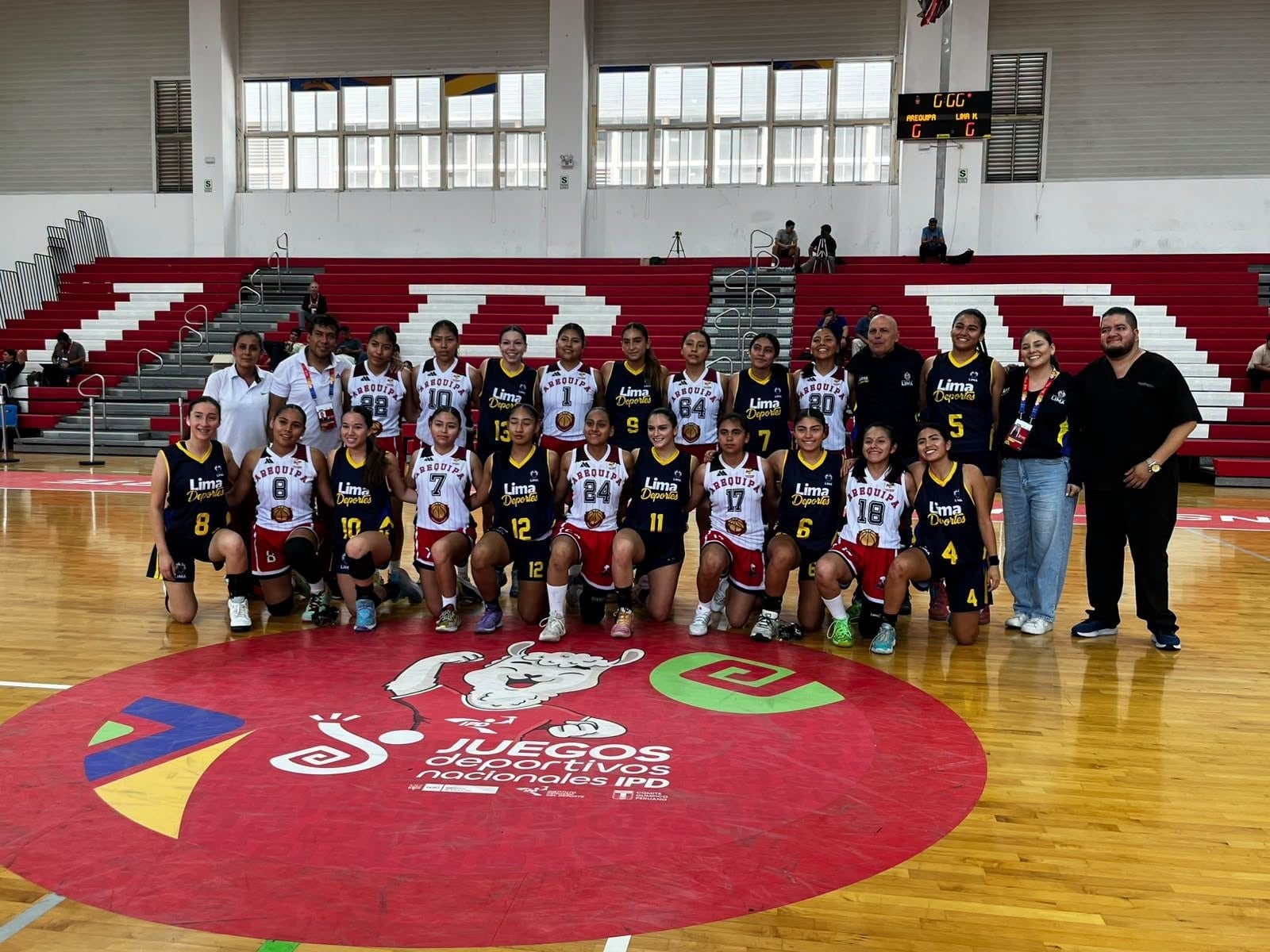 Delegación de Arequipa y Lima en básquet damas, en Juegos Deportivos Nacionales IPD 2026. Foto: La Pichanga-Arequipa.