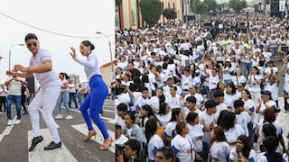 Callao: Miles de parejas buscan imponer el récord Guinness de la mayor clase de salsa
