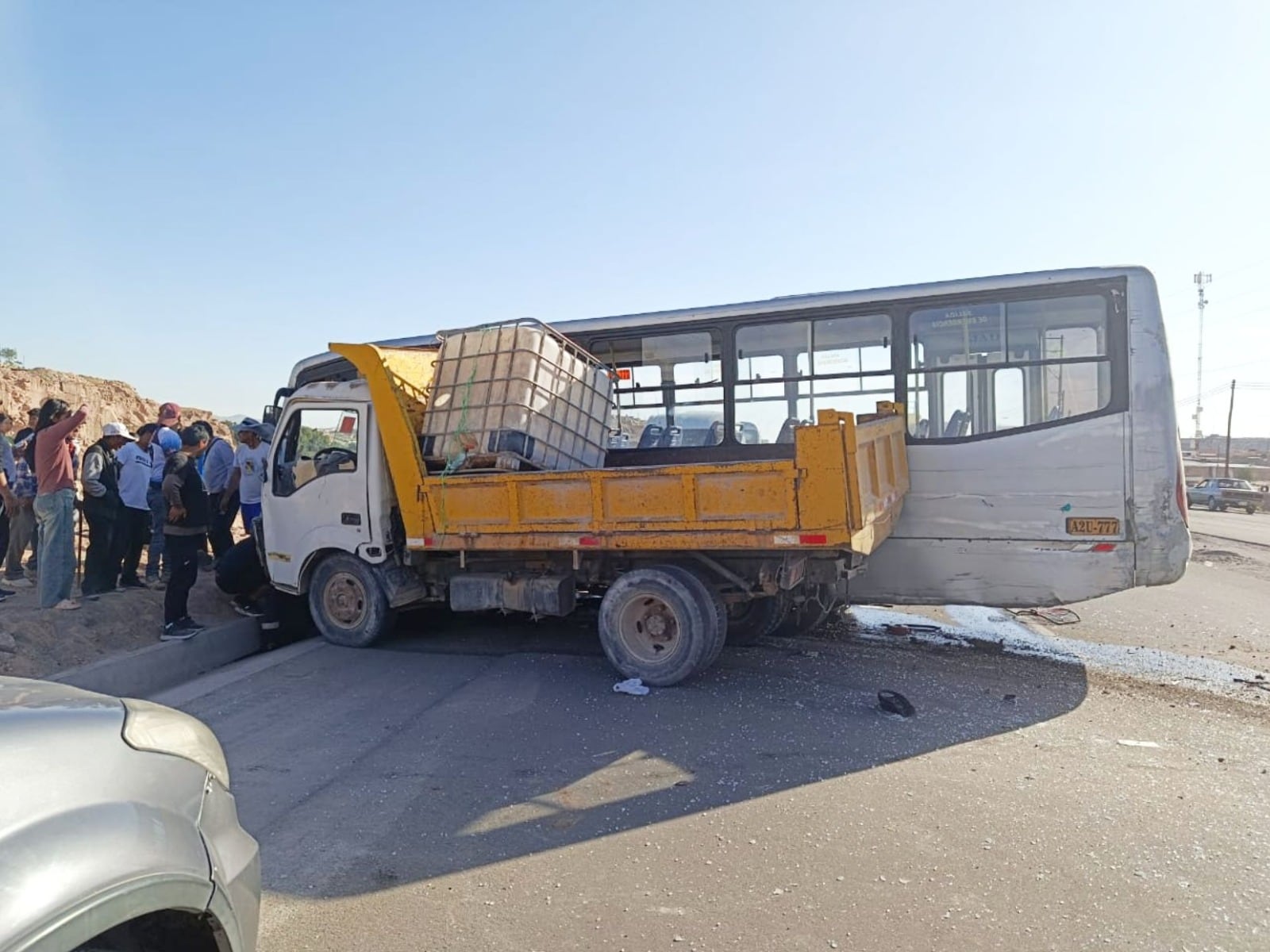 Accidente de tránsito en la autopista Arequipa-La Joya deja al menos cuatro heridos. Foto: GEC.