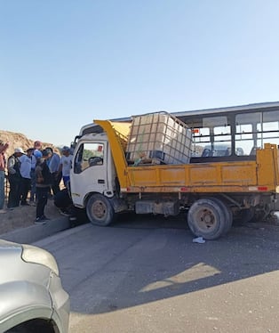 Accidente de tránsito en la autopista Arequipa-La Joya deja al menos cuatro heridos. Foto: GEC.