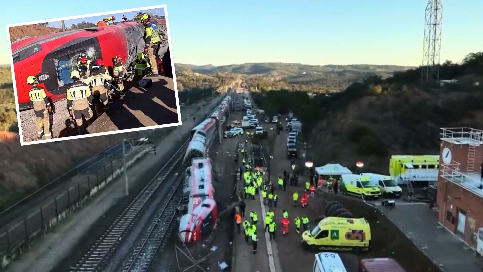 Las autoridades siguen buscando desaparecidos en los vagones siniestrados del tren que iba a Huelva tras la colisión con un convoy que descarriló.