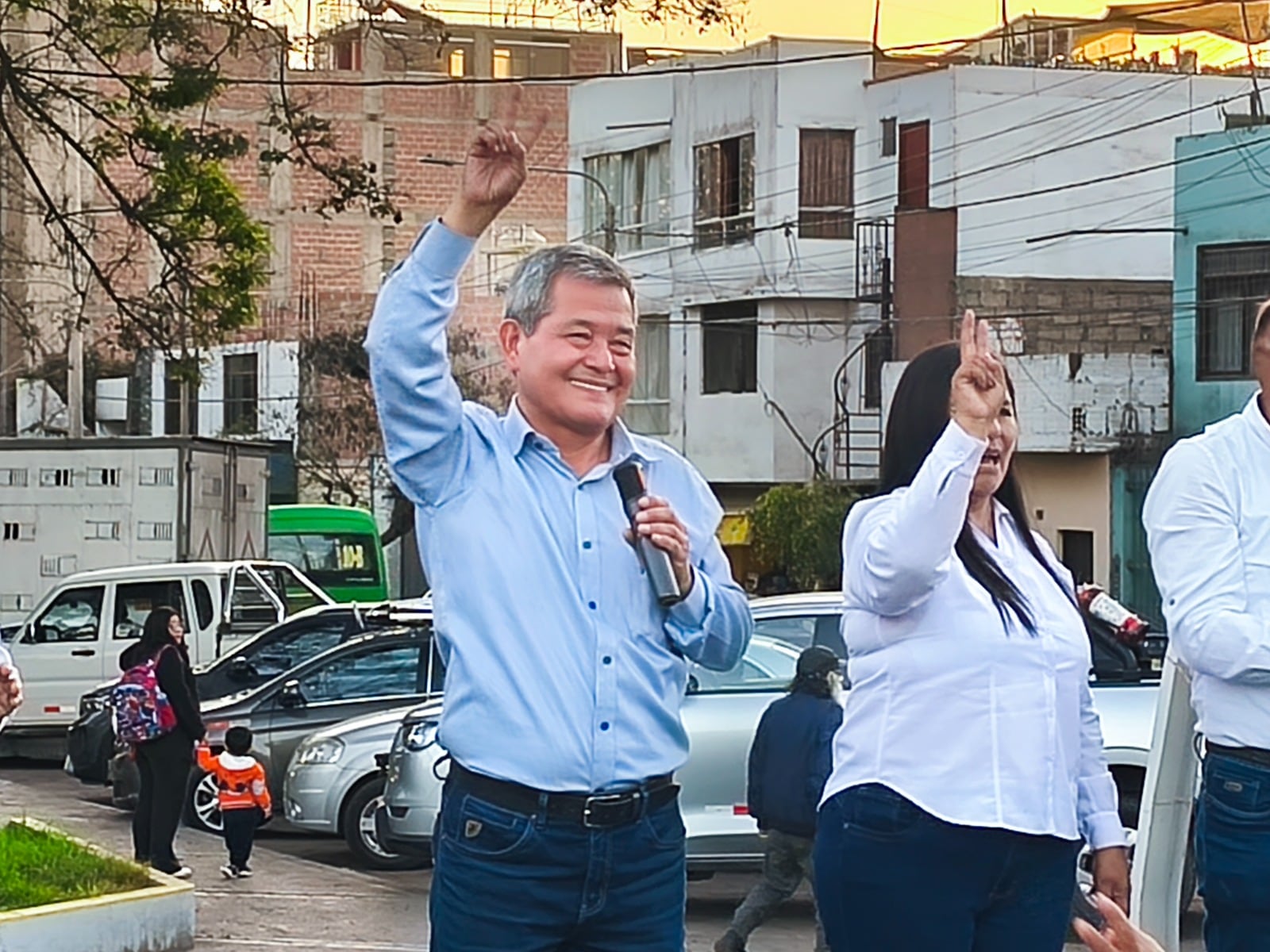 El abogado Mario Ruiz dirigió un discurso agradeciendo el respaldo éste domingo. (Foto: Correo)