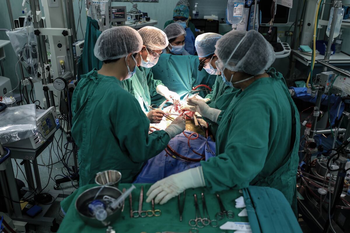 El trasplante del corazón fue exitoso y la paciente se viene recuperando satisfactoriamente de la operación.