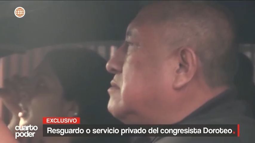 Seguridad de congresista Raúl Doroteo actúa como chofer de extrabajadora de congresista. (Foto: Captura Cuarto Poder)