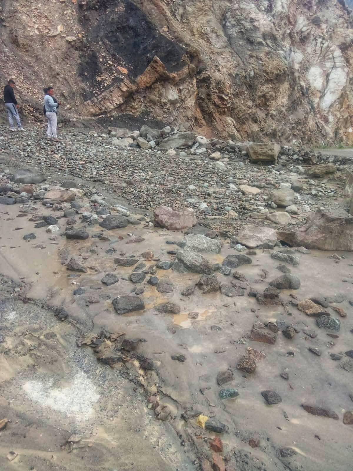 Sector Cerro Negro aún se encuentra bloqueado por arrastre de material (Foto: Orcompampa al Día)