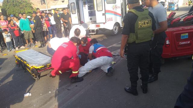 Tacna: Conductora de mototaxi queda atrapada en vehículo destrozado por choque