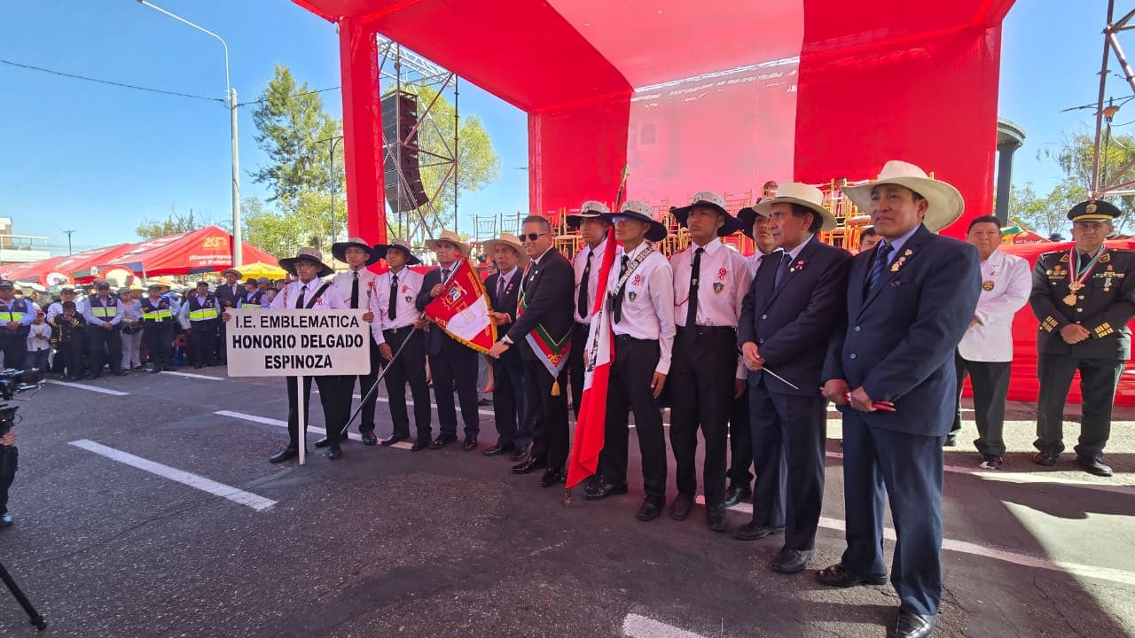 I.E. Honorio Delgado es primer lugar en Cayma en desfiles ecolar por Fiestas Patrias en Arequipa. (Foto: Yunsu Pariapaza/@photo.gec)