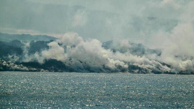 España: La lava del volcán de La Palma gana terreno al mar (VIDEO)