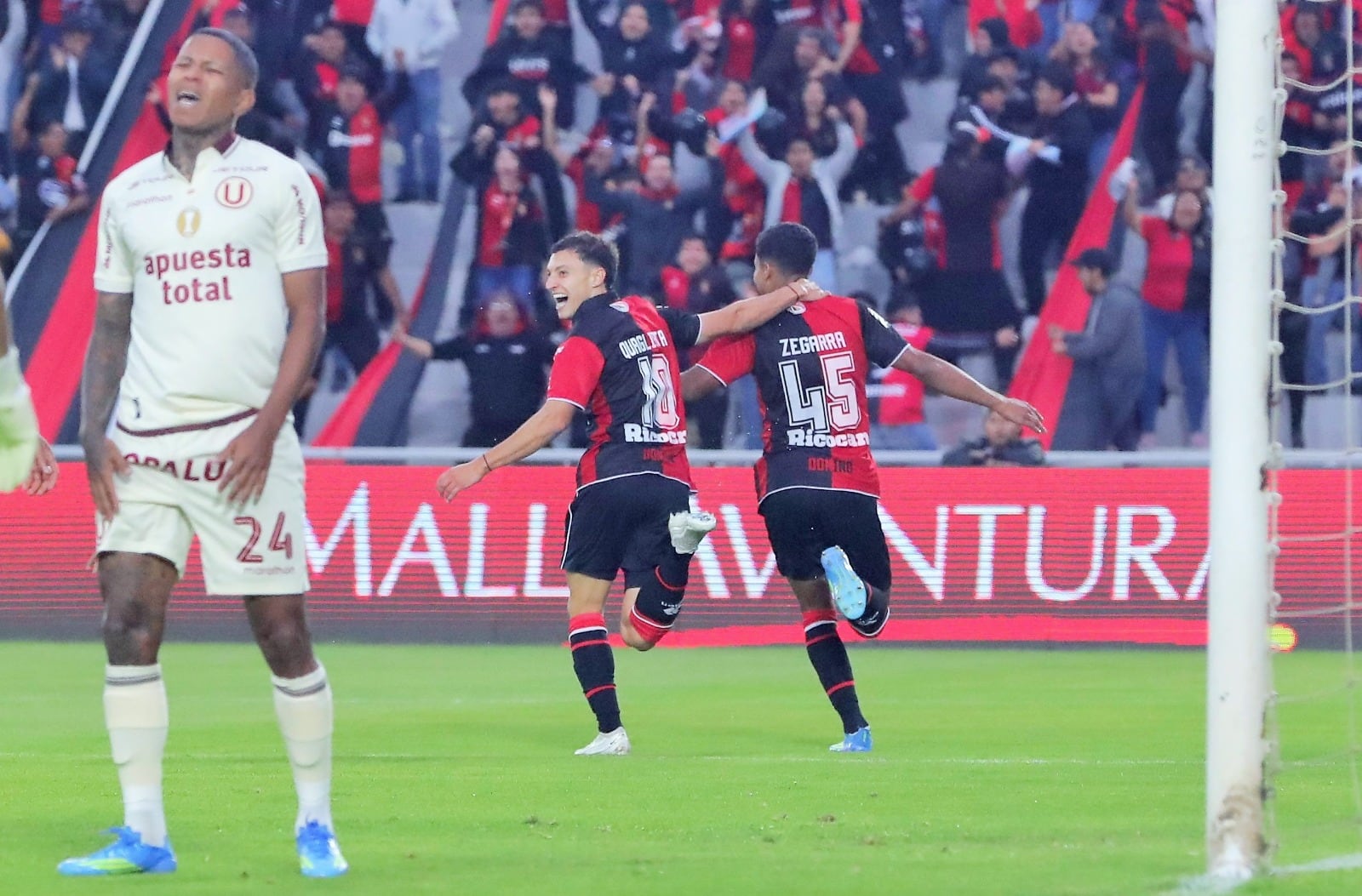 Rojinegros festejan goles del FBC Melgar que venció 2-1 a Universitario, por la fecha 11 del torneo Apertura de la Liga 1 2026. (Foto: Omar Cruz/@photo.gec)