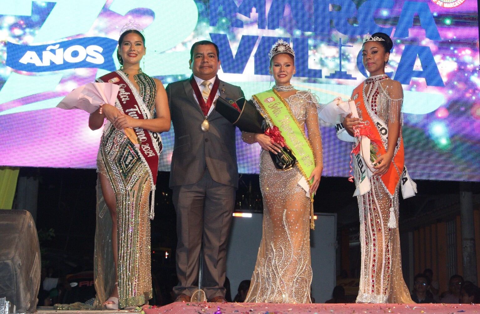 Evelyn Camila Saavedra Medina recibió la corona de reina de "Marcavelica 2024".
