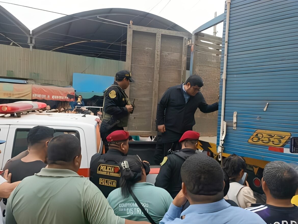 El vehículo había salido de Lima con destino al mercado de Hualmay y transportaba sacos de papa y choclo.