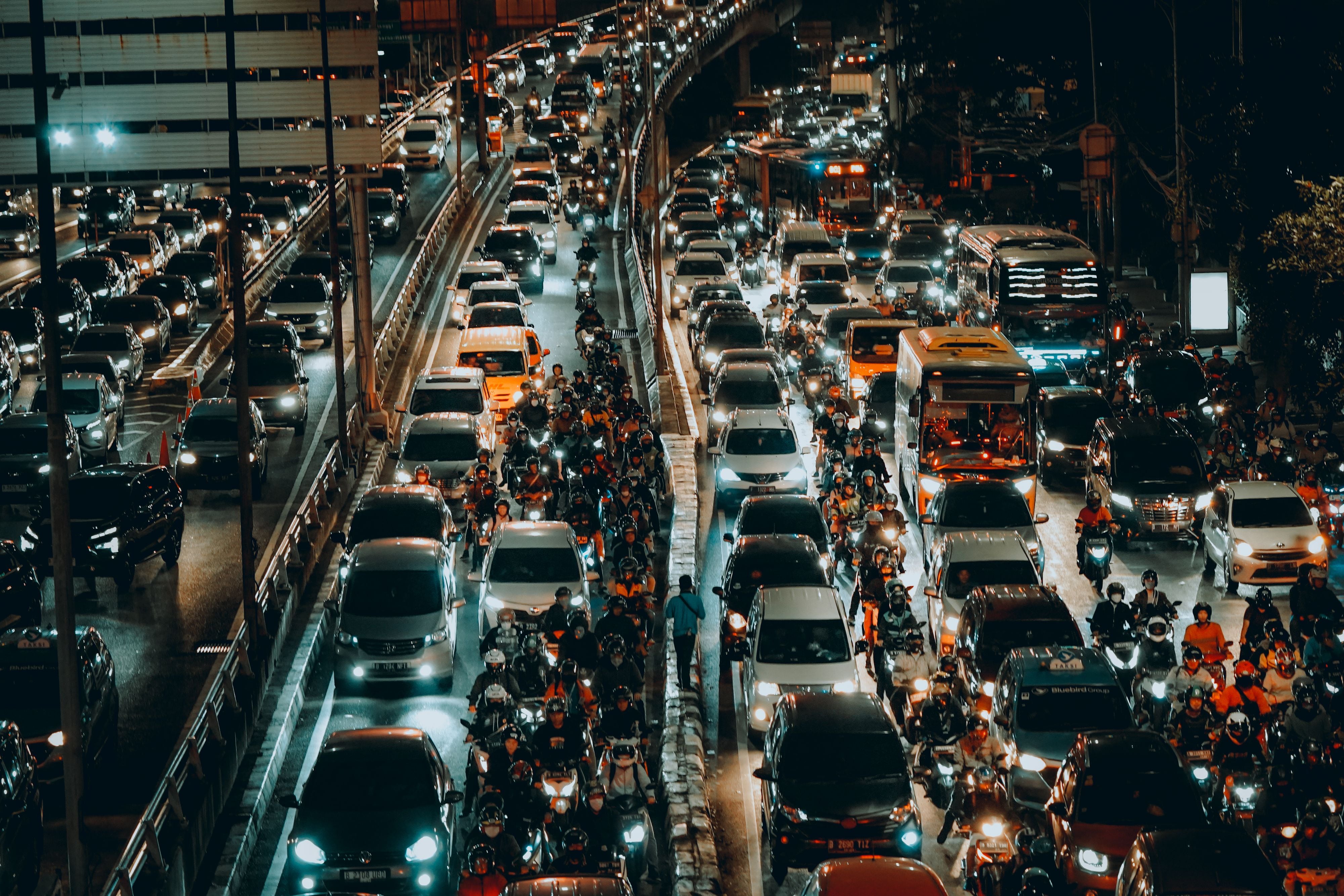 El BCRP advierte que los tiempos de viaje prolongados generan cansancio y estrés que pueden repercutir en la productividad. Expertos plantean horarios flexibles y esquemas híbridos como alternativas.