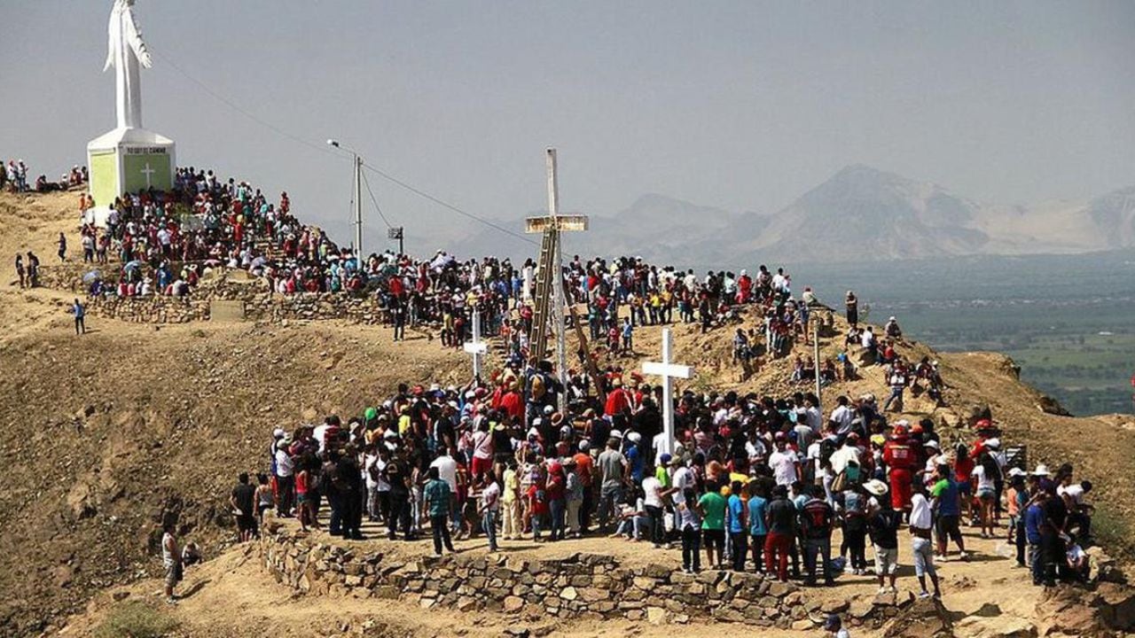 En la región La Libertad, la tradición religiosa ha encontrado eco en la producción literaria de diversos autores, quienes han sabido recoger los elementos culturales, religiosos y populares que emergen de las festividades de la Semana Santa.