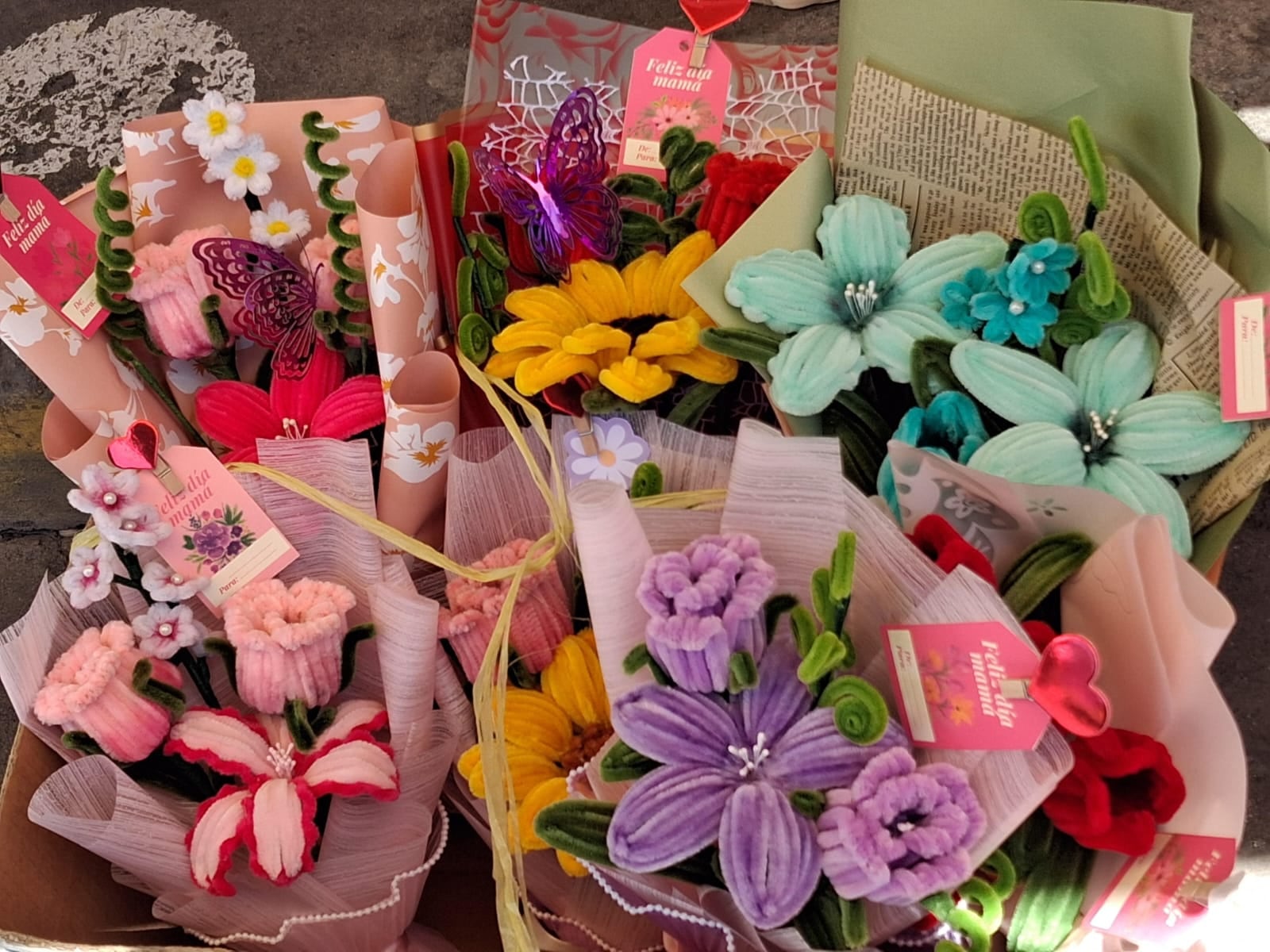 Arreglos florales a 35 soles en el Cercado de Arequipa por el Día de la Madre. (Foto: Flor Barrios/@photo.gec)