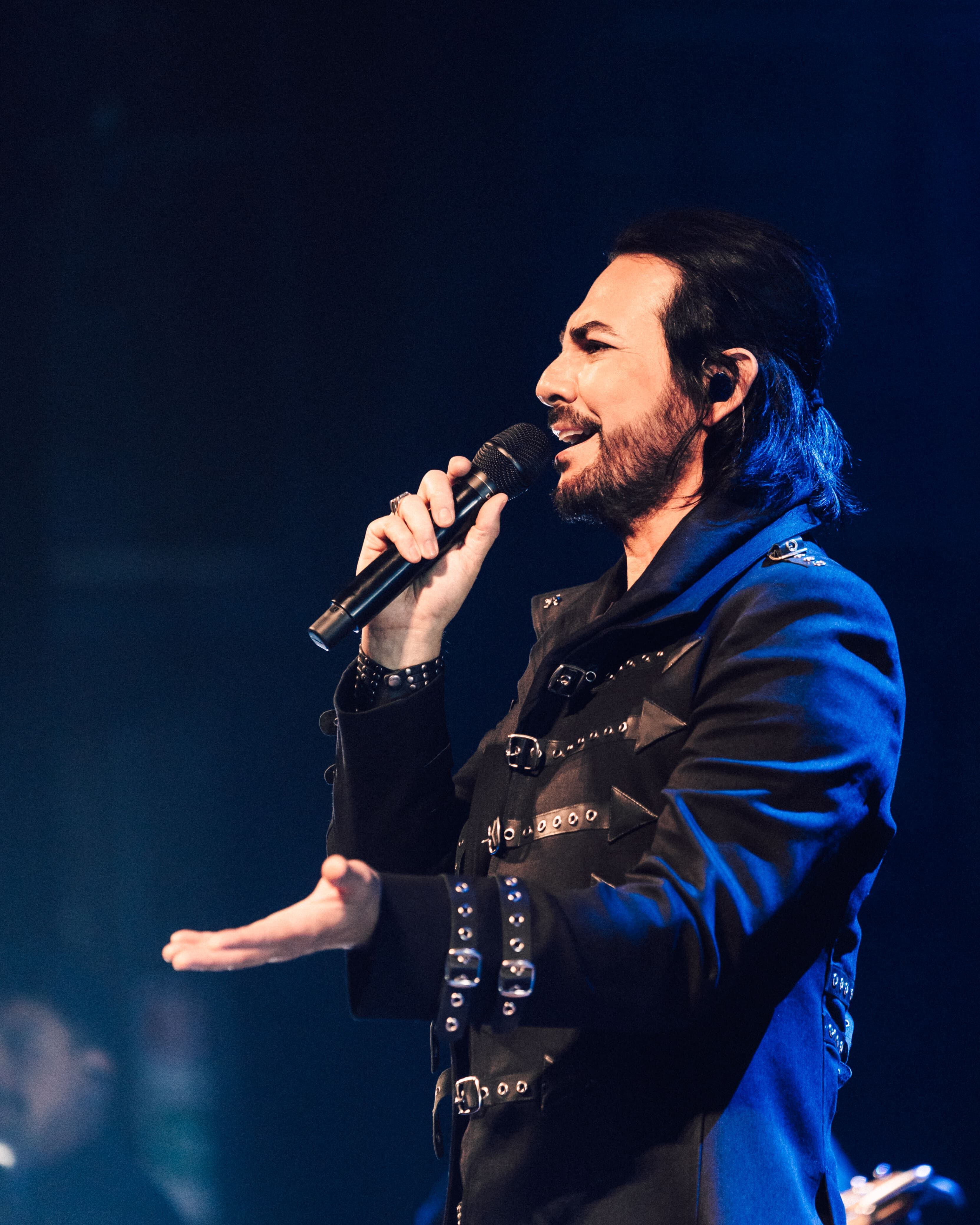 "Ahora escuchas una canción que tiene millones de likes, pero después, la semana próxima ya no existe", dice Beto Cuevas.