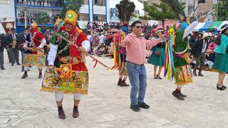 Miles disfrutan con la danza guerrera de los shapish en Chupaca