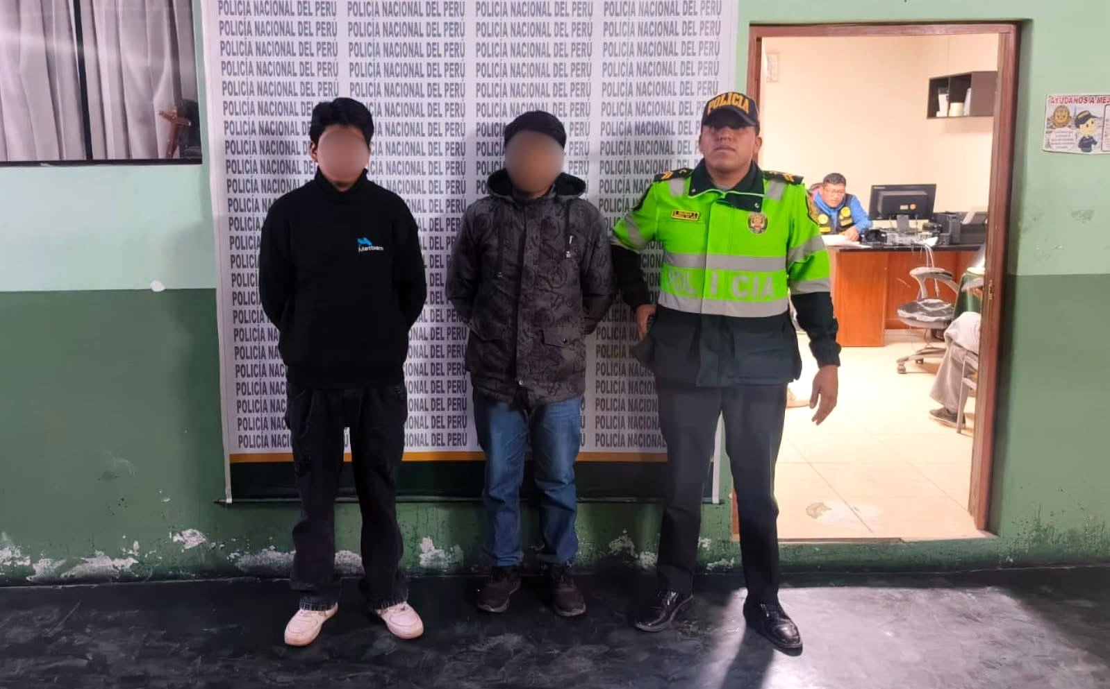Jóvenes implicados en el hurto de celulares en Tiabaya, en Arequipa. Foto: PNP.