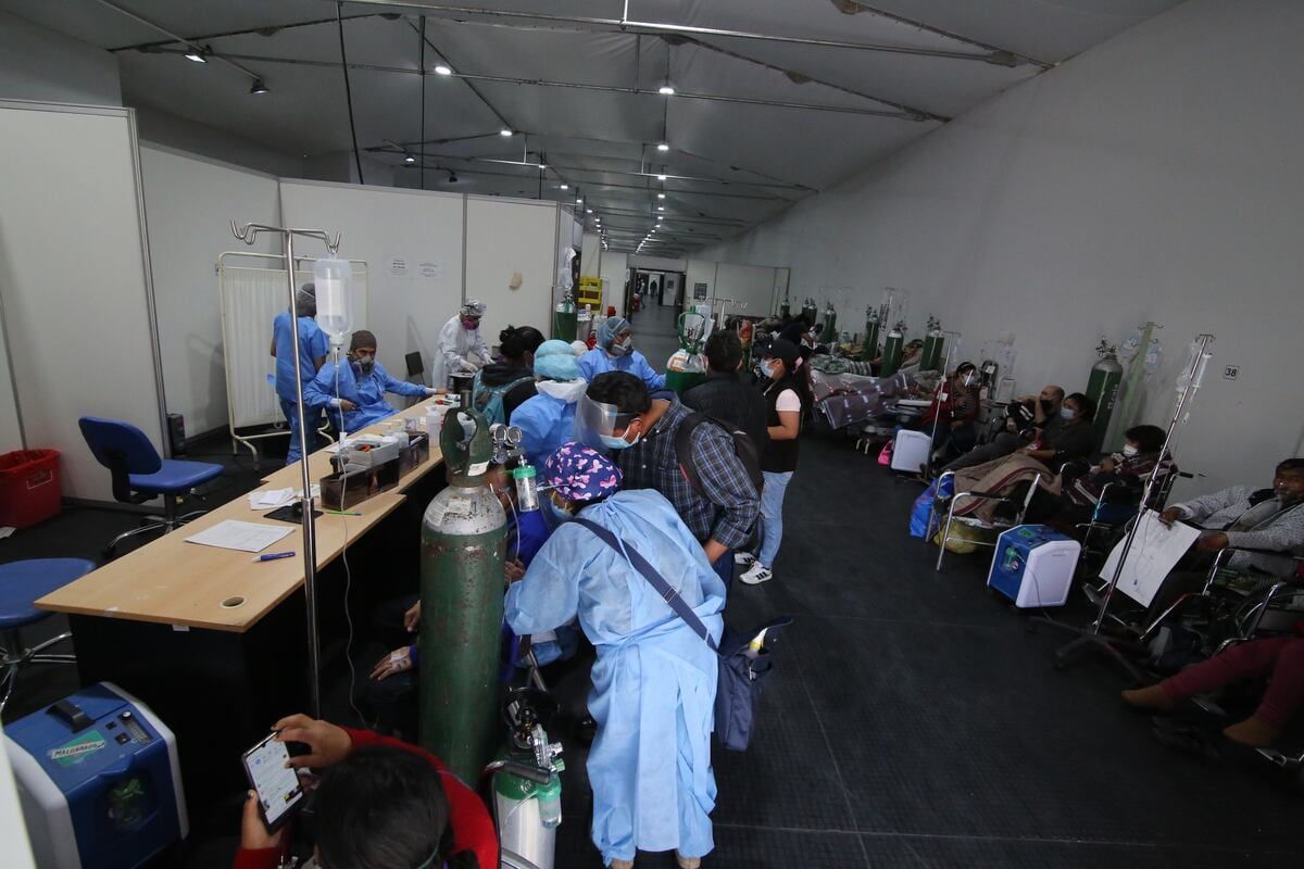 Diferentes espacios del hospital Honorio Delgado Espinoza fueron adecuados para la pandemia. Foto: GEC.