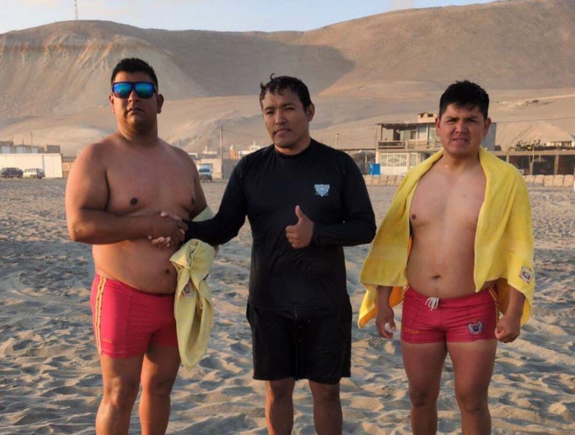 Rescate en la playa de Camaná. Foto: difusión.