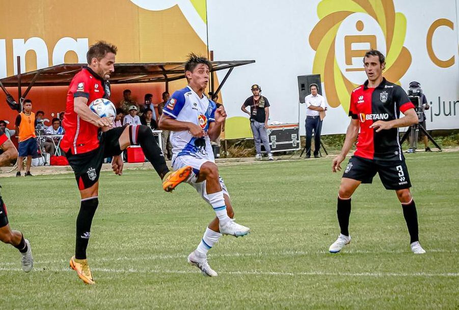Alianza Atlético busca un triunfo ante Melgar FC. en el estadio de la UNSA en Arequipa.