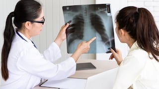 Fibrosis pulmonar: cuándo la falta de aire al caminar no debe atribuirse solo a la edad