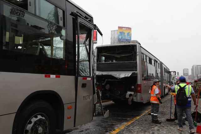 Triple choque en el Metropolitano deja al menos 40 heridos en Miraflores (Fotos: Violeta Ayasta/GEC)