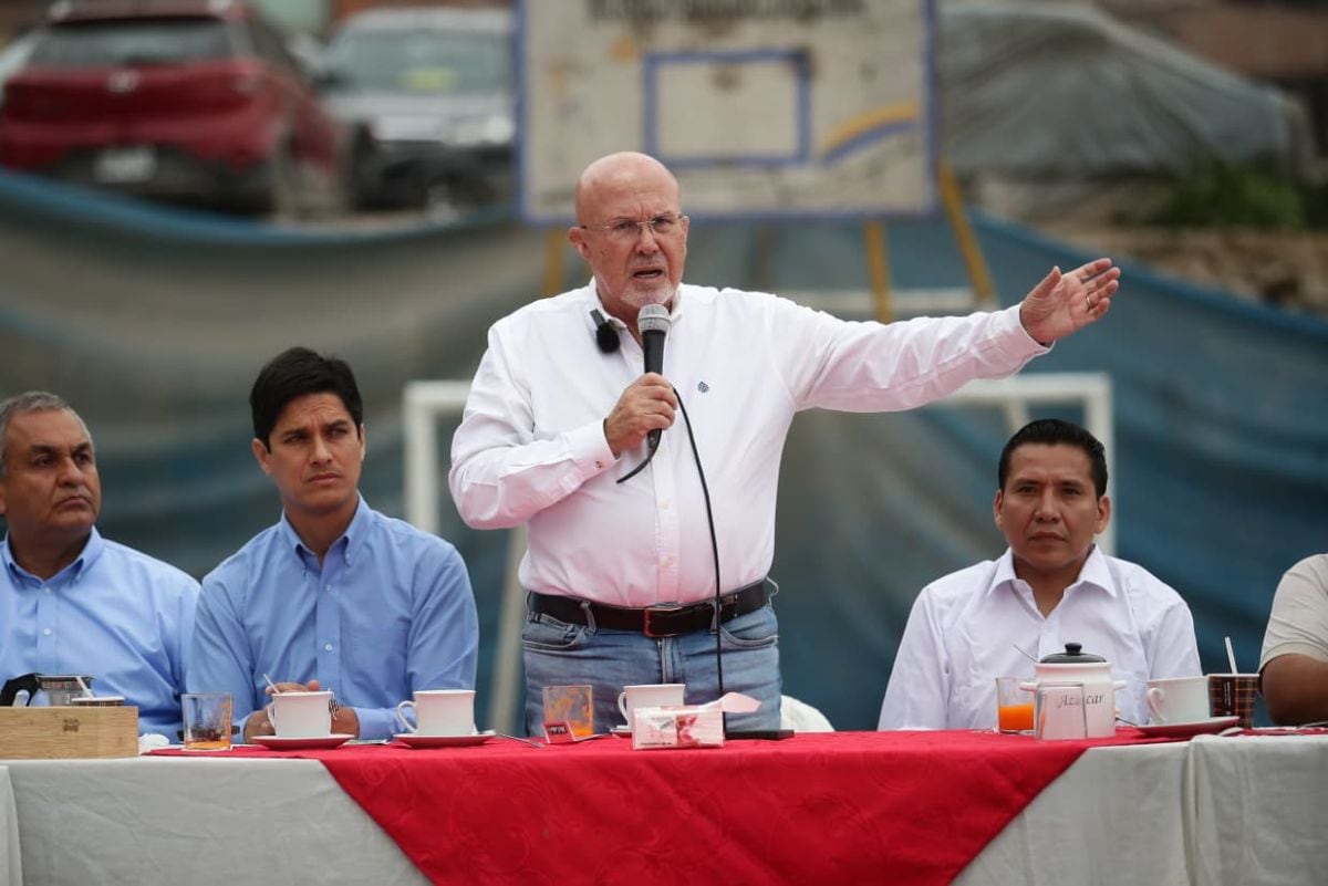 Carlos Bruce acepta resultados, pero cuestiona al JNE: "Fue una elección anómala"