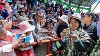 Keiko Fujimori participa en entrega de títulos y apoyo productivo a comunidades en Puno