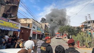 Incendio consume local de venta de repuestos de vehículos en Trujillo (VIDEO)