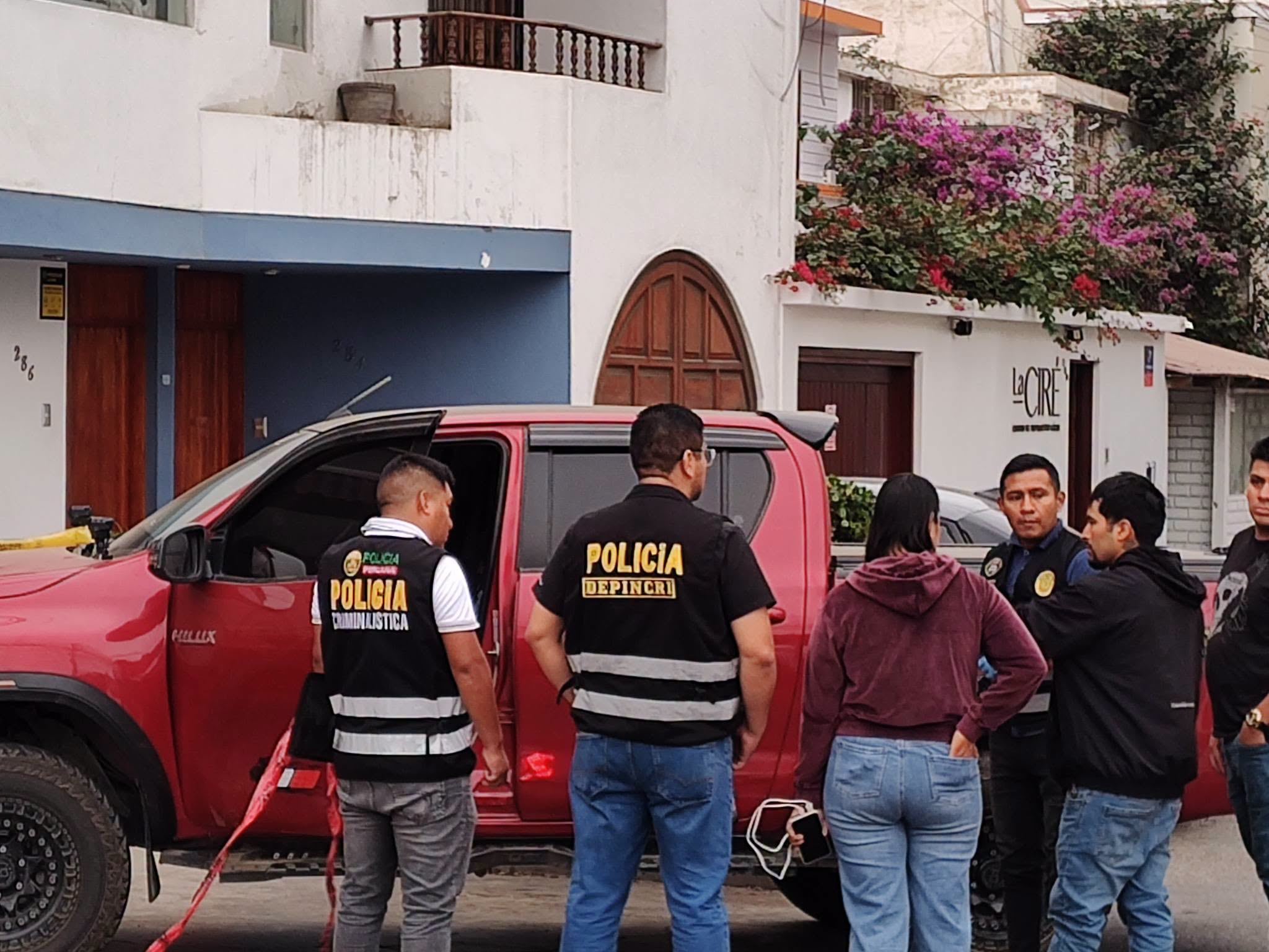 Trujillo: Atacan a balazos a hombre en exteriores de restaurante