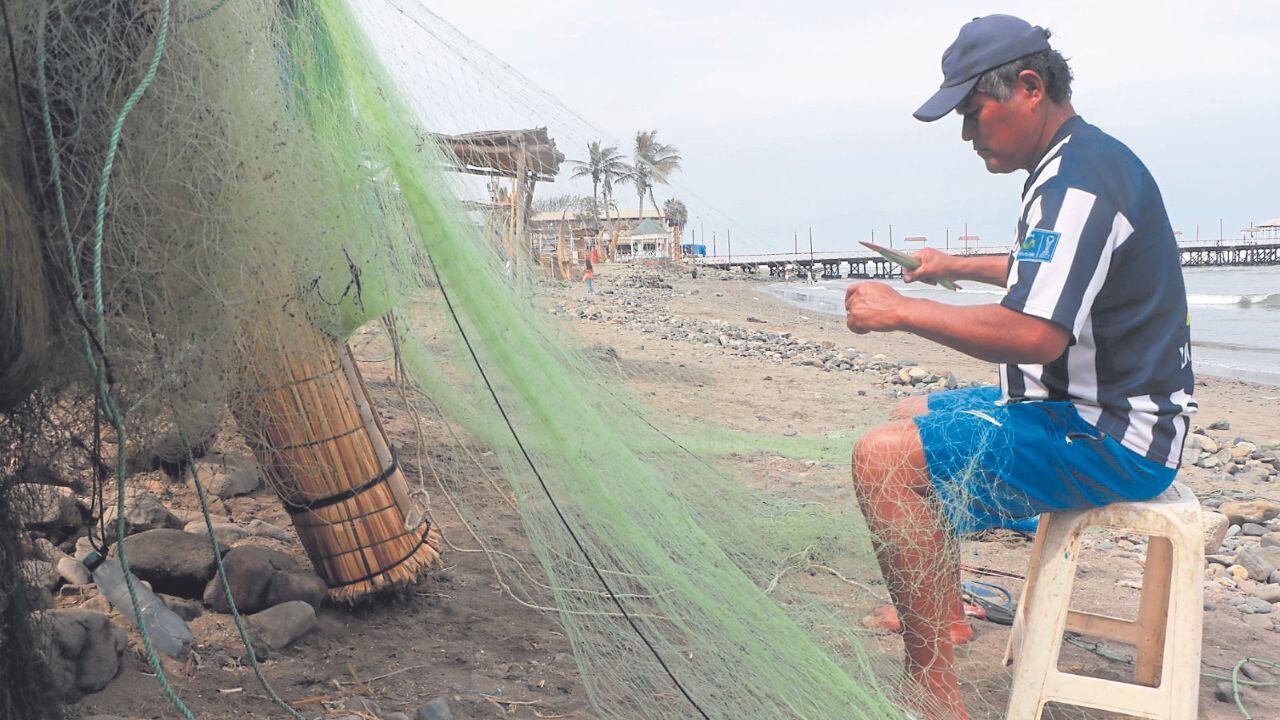 Los pescadores sufren las consecuencias de la erosión costera. (Foto: Johnny Aurazo)