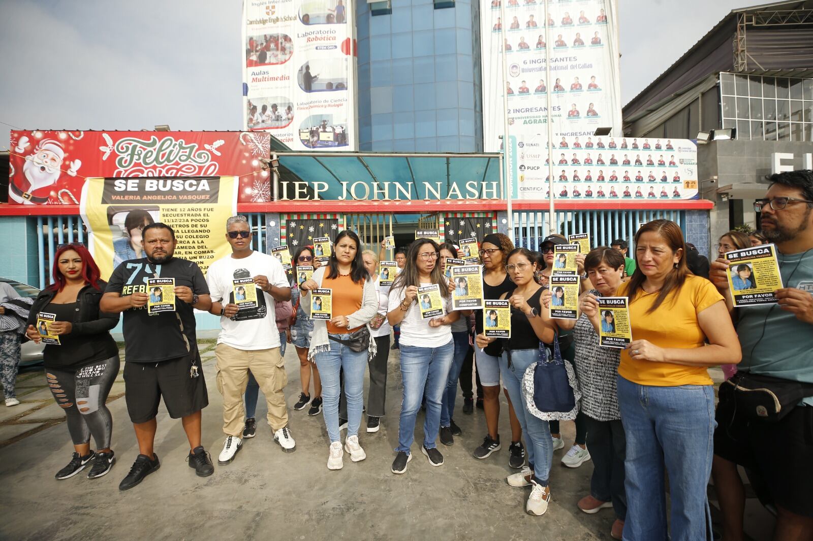 Padres de familia del colegio de menor secuestrada piden a delincuentes que liberen a la niña.