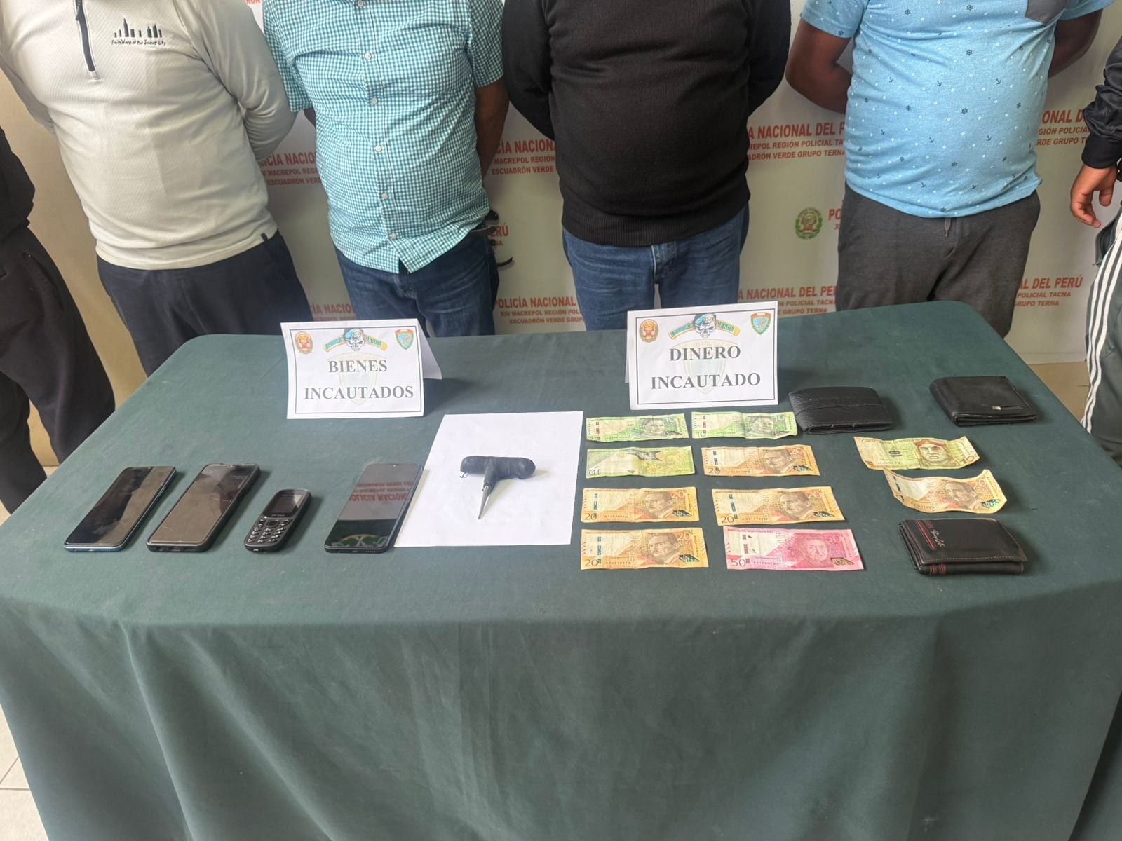 Policía incautó una "pluma", cuatro celulares y dinero